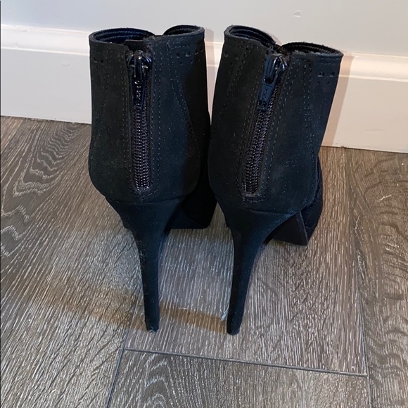 Black heels - Picture 2 of 3